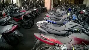 MOTOS