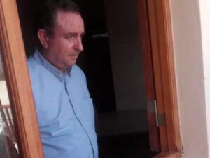 D8B7CA9D-6C16-4C4E-AC22-68C2E14E5B2F