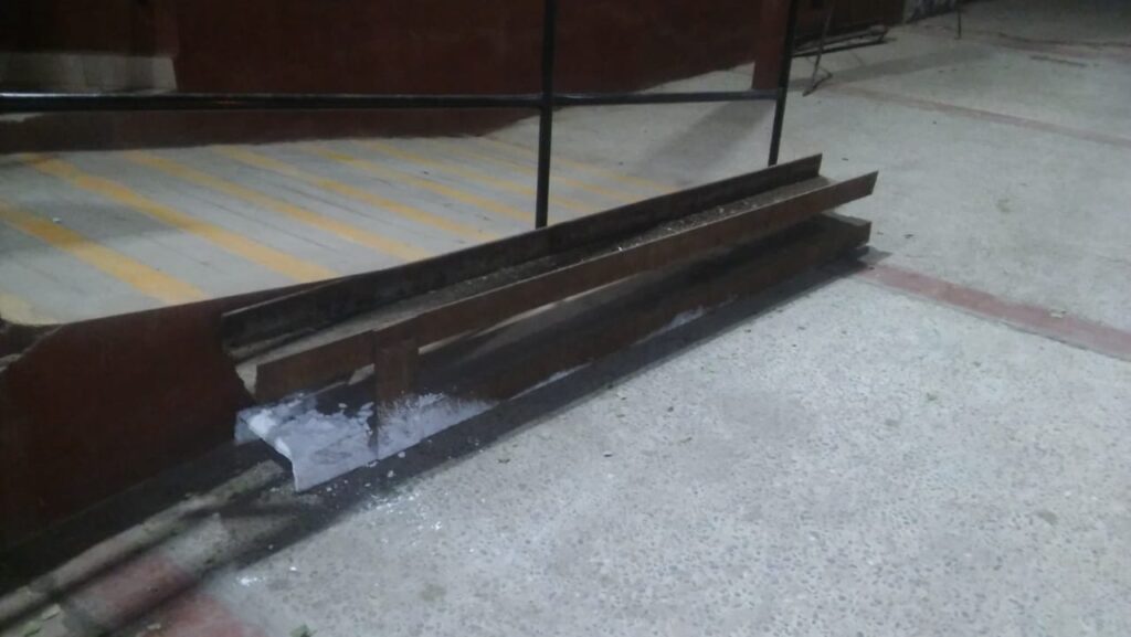 5CDBA727-D71F-4453-B256-D29FC4A2AAB2