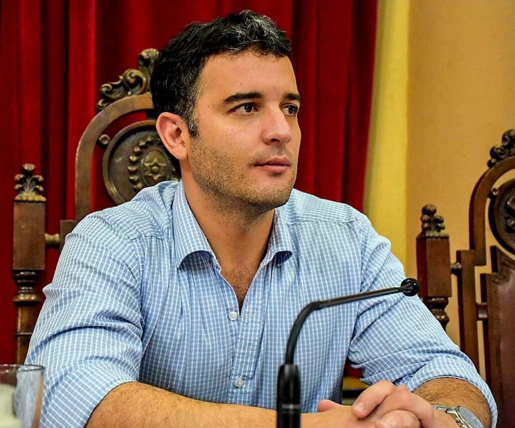 B100D21A-5002-459C-9A7E-DFE6C0B520D5