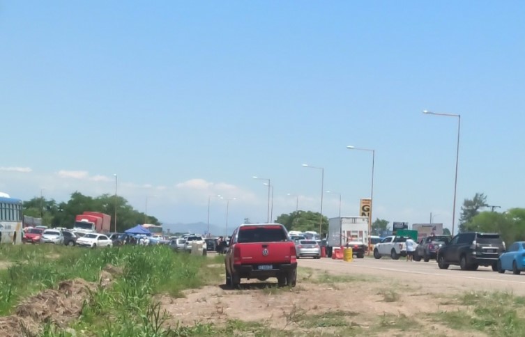 1B5E4FC6-F1B3-4614-B588-7FE8B90103AE