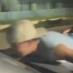 Orán: Filman a un adolescente viajando sobre el capot de un auto