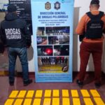 Escapó tras una persecución y dejó casi 27 kilos de cocaína